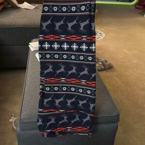 Holidays Leggings in Tall/Curvy Pointsetta• Snowflake ❄️ & Reindeer leggings.